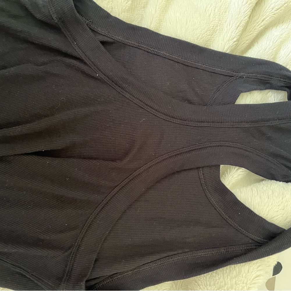 black fabletics tank top